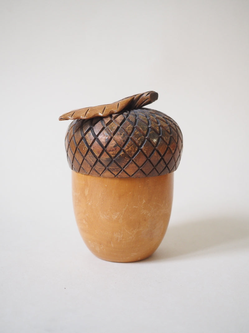 Boite ancienne en buis – Forme de gland – Art populaire