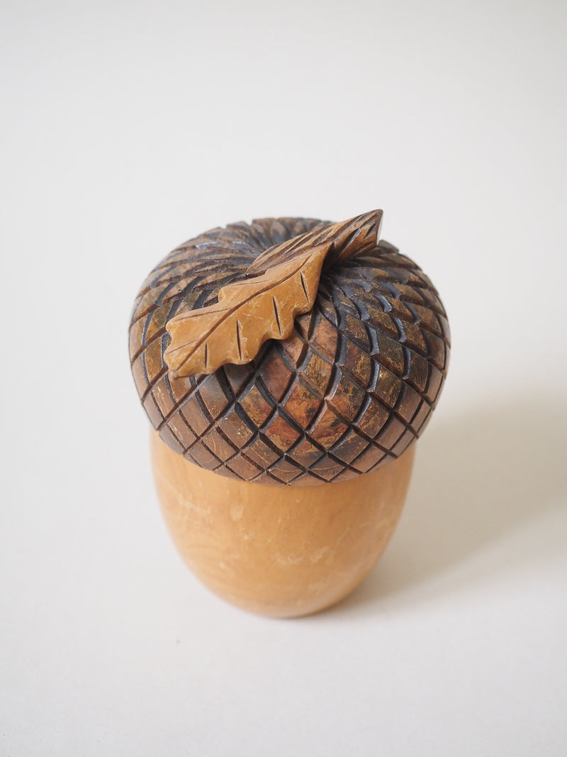 Boite ancienne en buis – Forme de gland – Art populaire