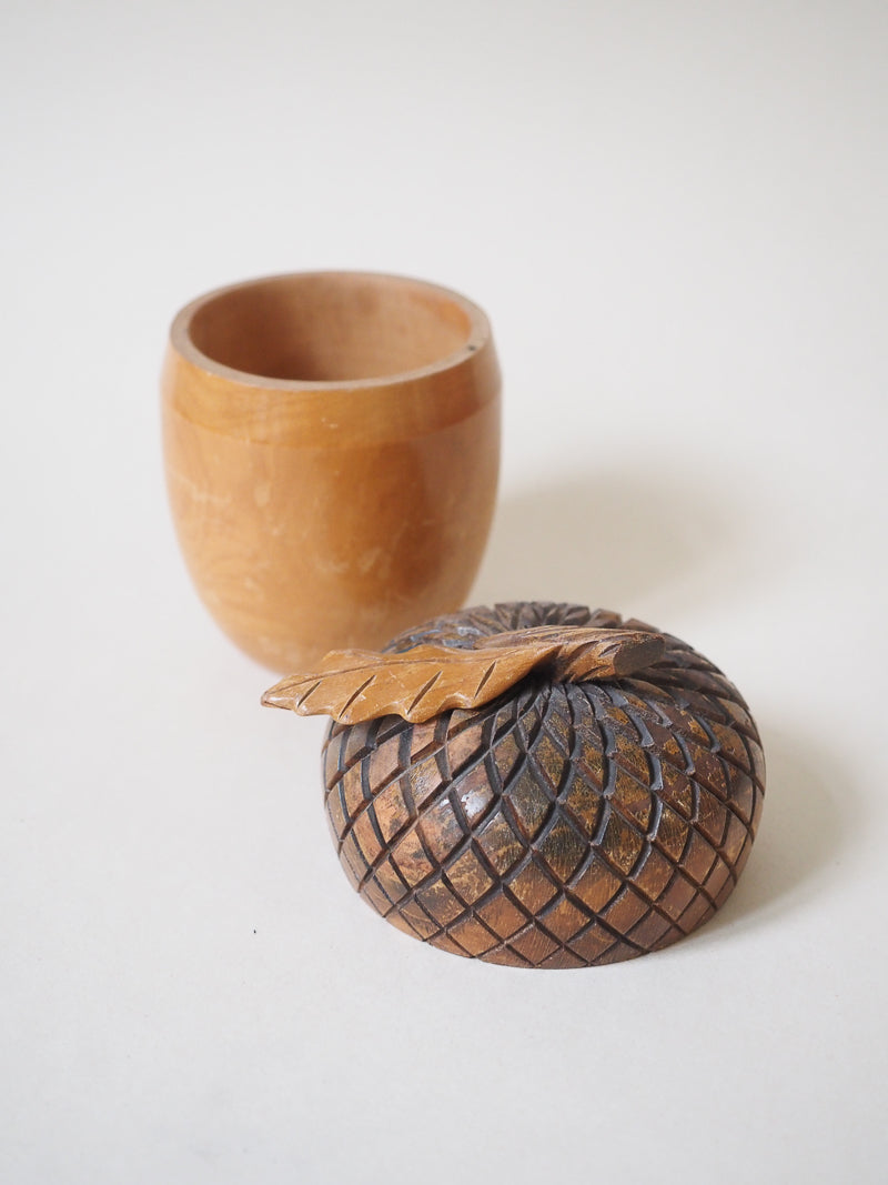 Boite ancienne en buis – Forme de gland – Art populaire