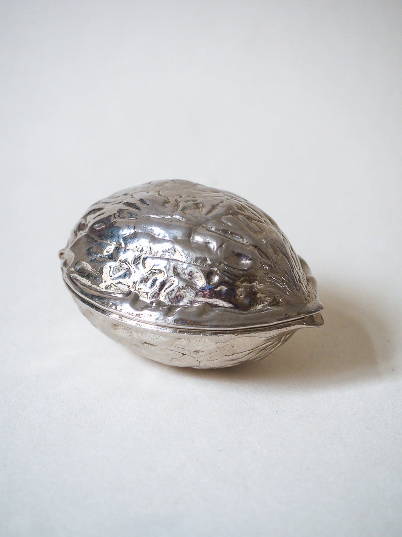 Casse-noix vintage en forme de noix (métal chromé)