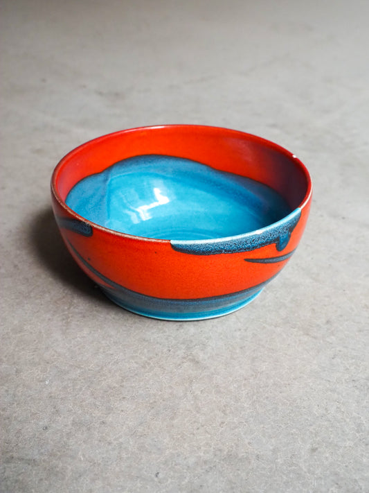 Bol en céramique  – Rouge et bleu – Pièce artisanale