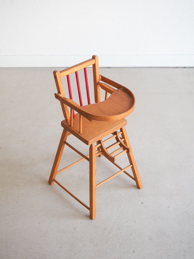 Petite chaise haute de poupée vintage en bois