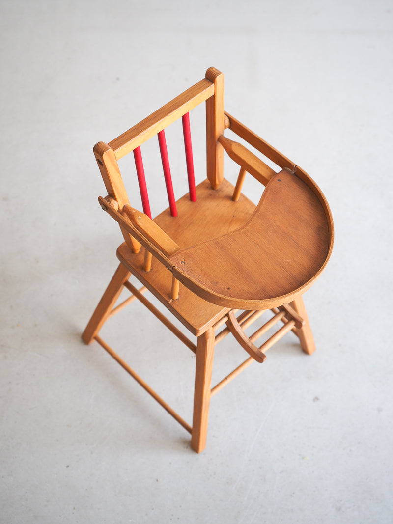 Petite chaise haute de poupée vintage en bois