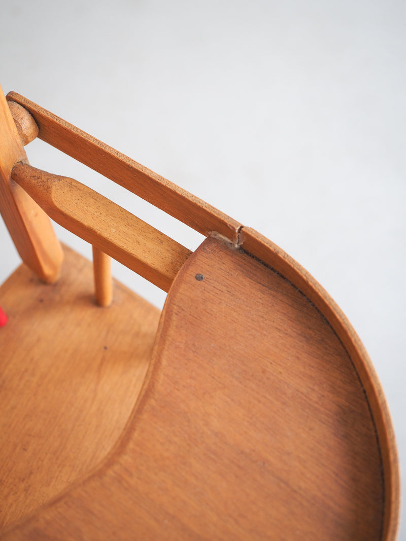 Petite chaise haute de poupée vintage en bois