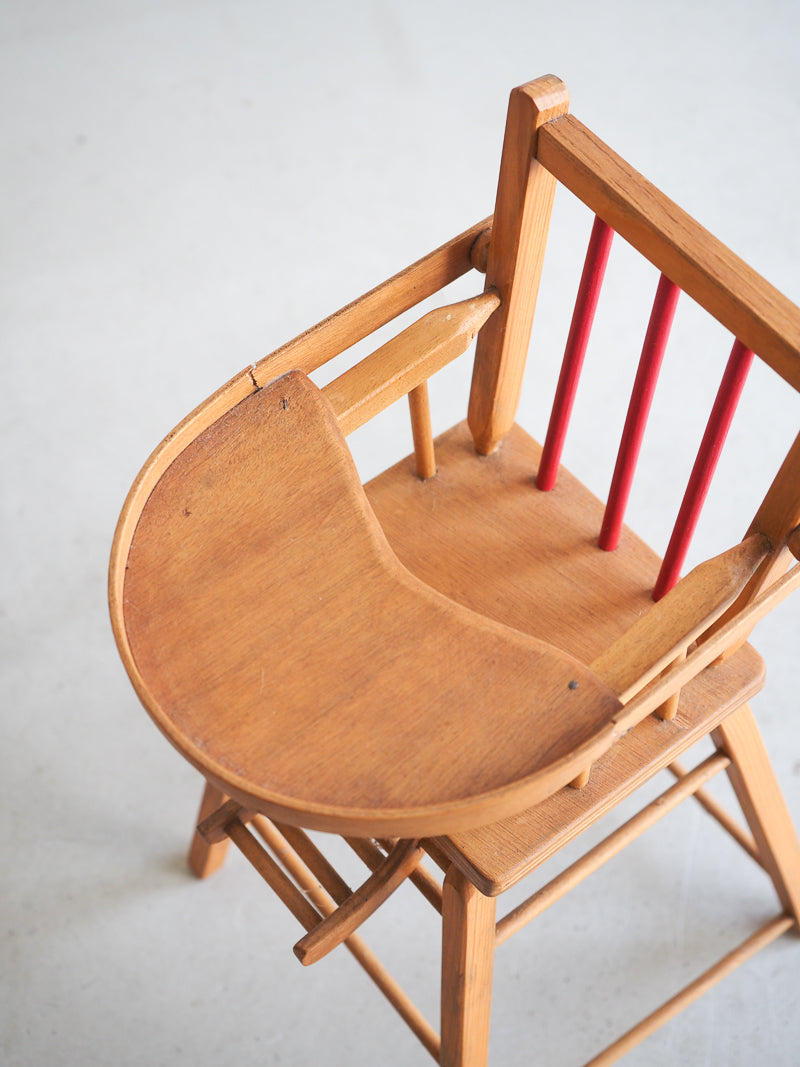 Petite chaise haute de poupée vintage en bois