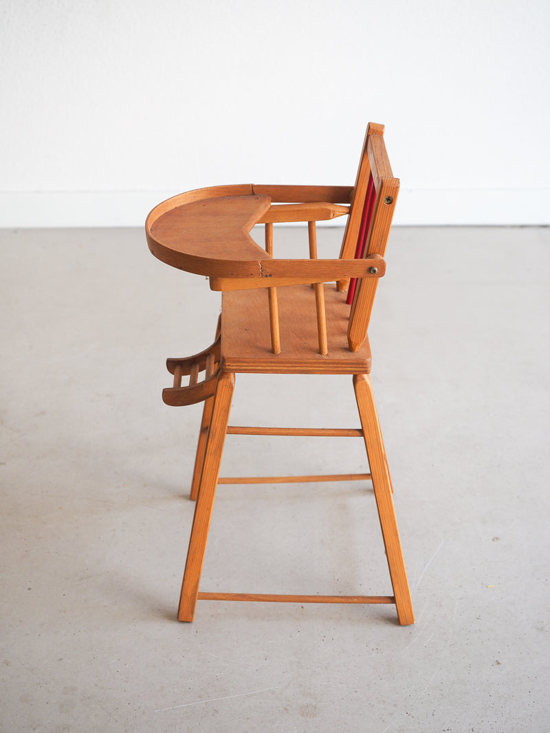 Petite chaise haute de poupée vintage en bois