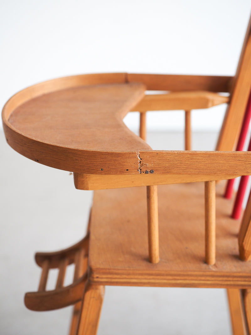 Petite chaise haute de poupée vintage en bois