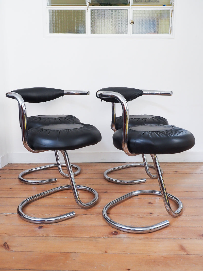 4 chaises Cobra de Giotto Stoppino – Design italien des années 70 – Cuir véritable et acier chromé