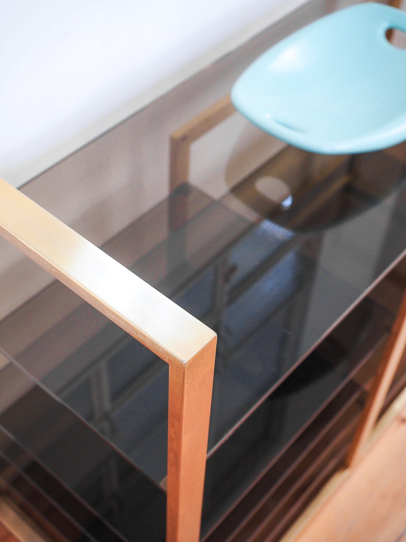 console métal doré et verre fumé - dans le style de Pierre Vandel