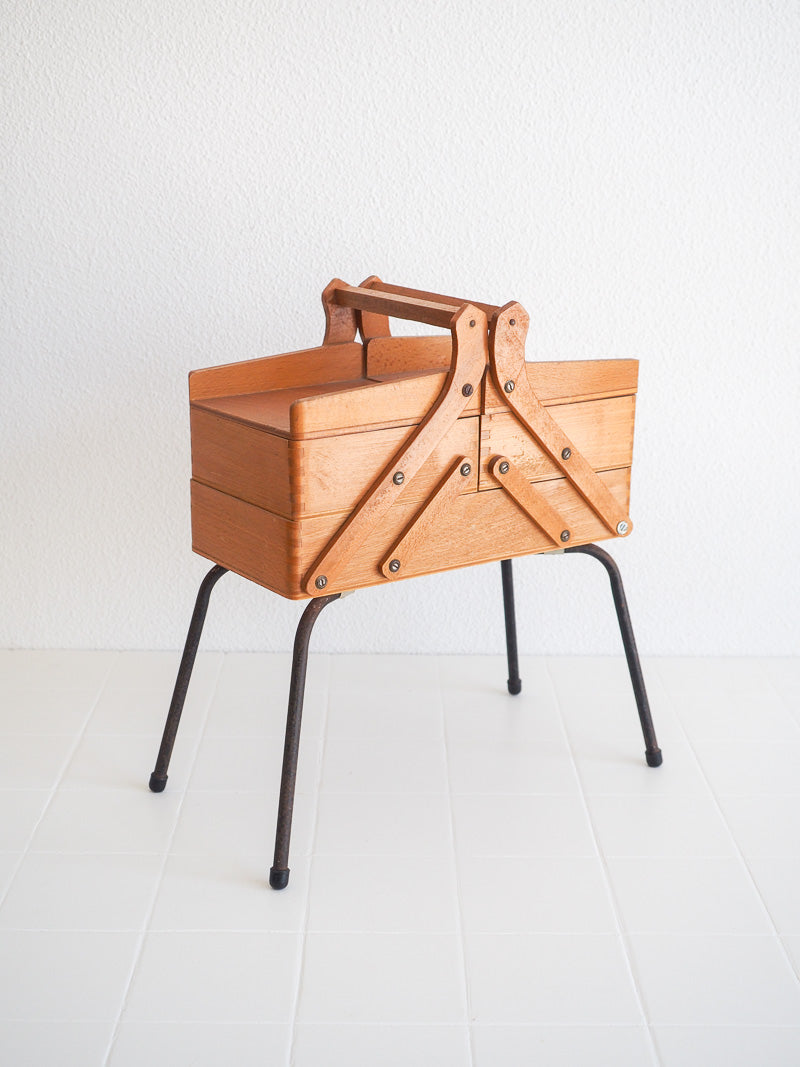 Petite cousette vintage
