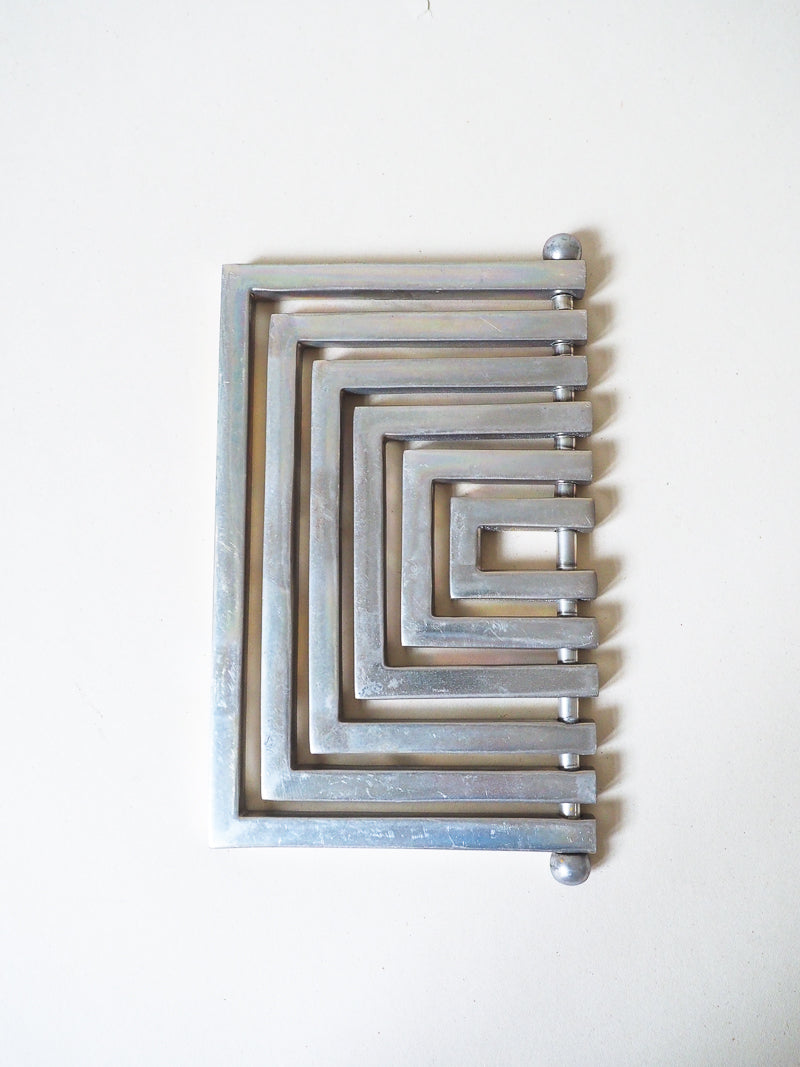 Dessous de plat vintage en aluminium – Design articulé, modulable et rare