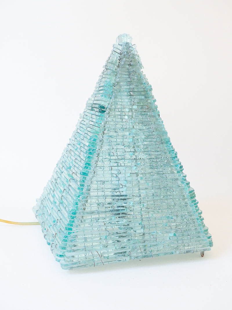 Grande lampe pyramidale vintage en métal et verre – Design sculptural années 70