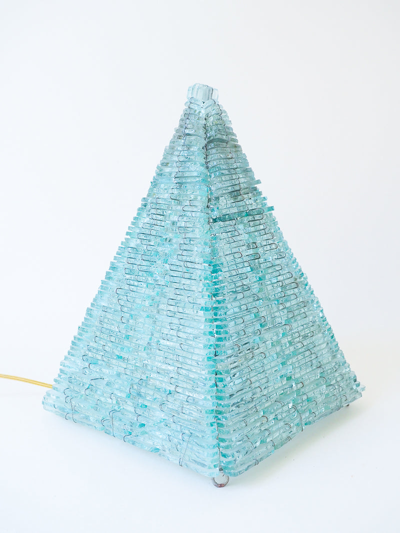 Grande lampe pyramidale vintage en métal et verre – Design sculptural années 70