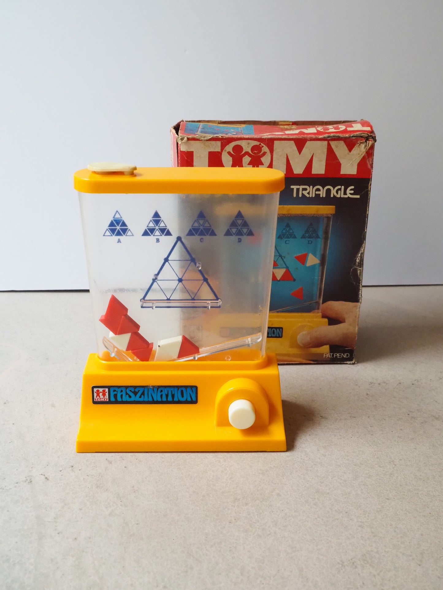 Jeu vintage Tomy - collection Jeu d'O - Triangle