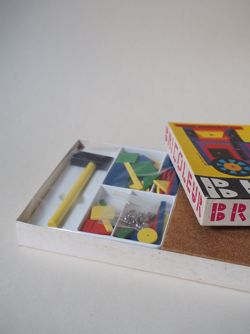 🔨 Jeu vintage “Bricoleur” – Coffret créatif avec marteau, clous et formes en bois