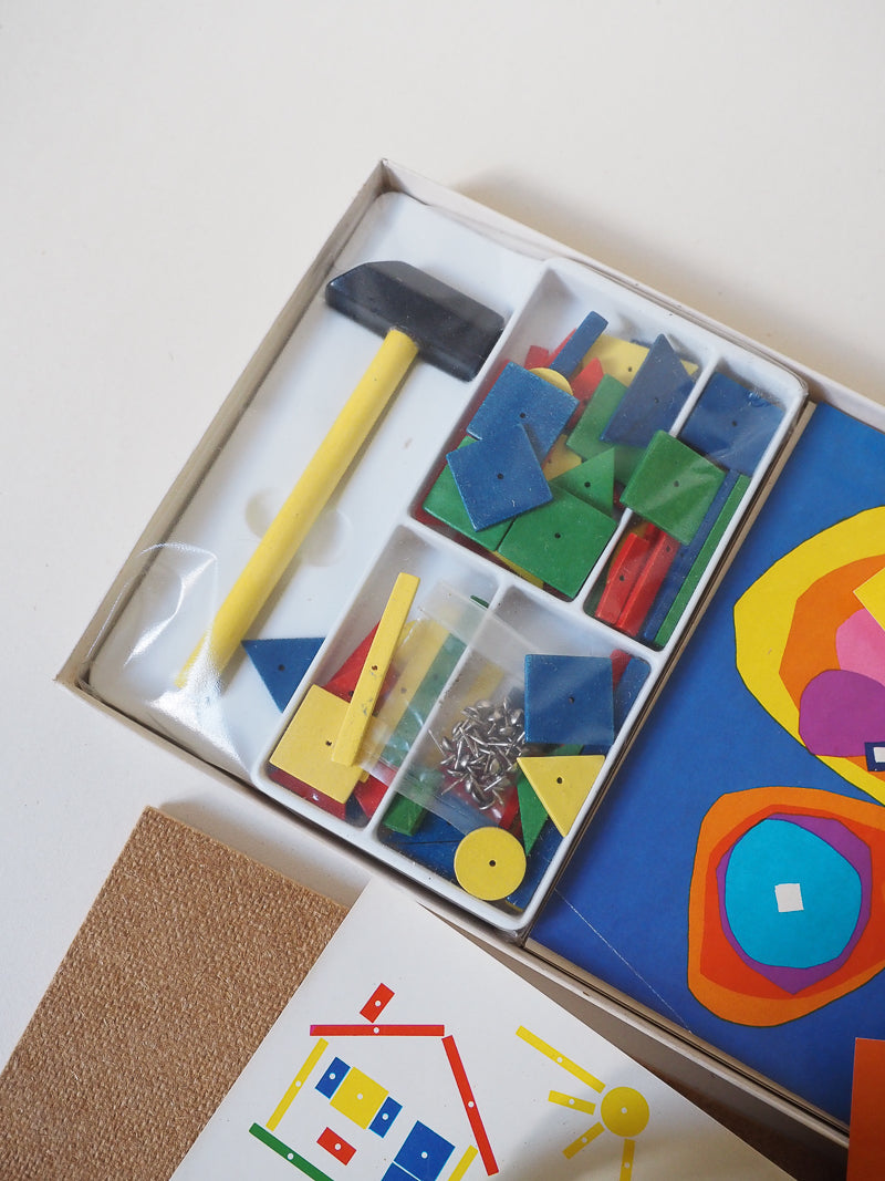 🔨 Jeu vintage “Bricoleur” – Coffret créatif avec marteau, clous et formes en bois