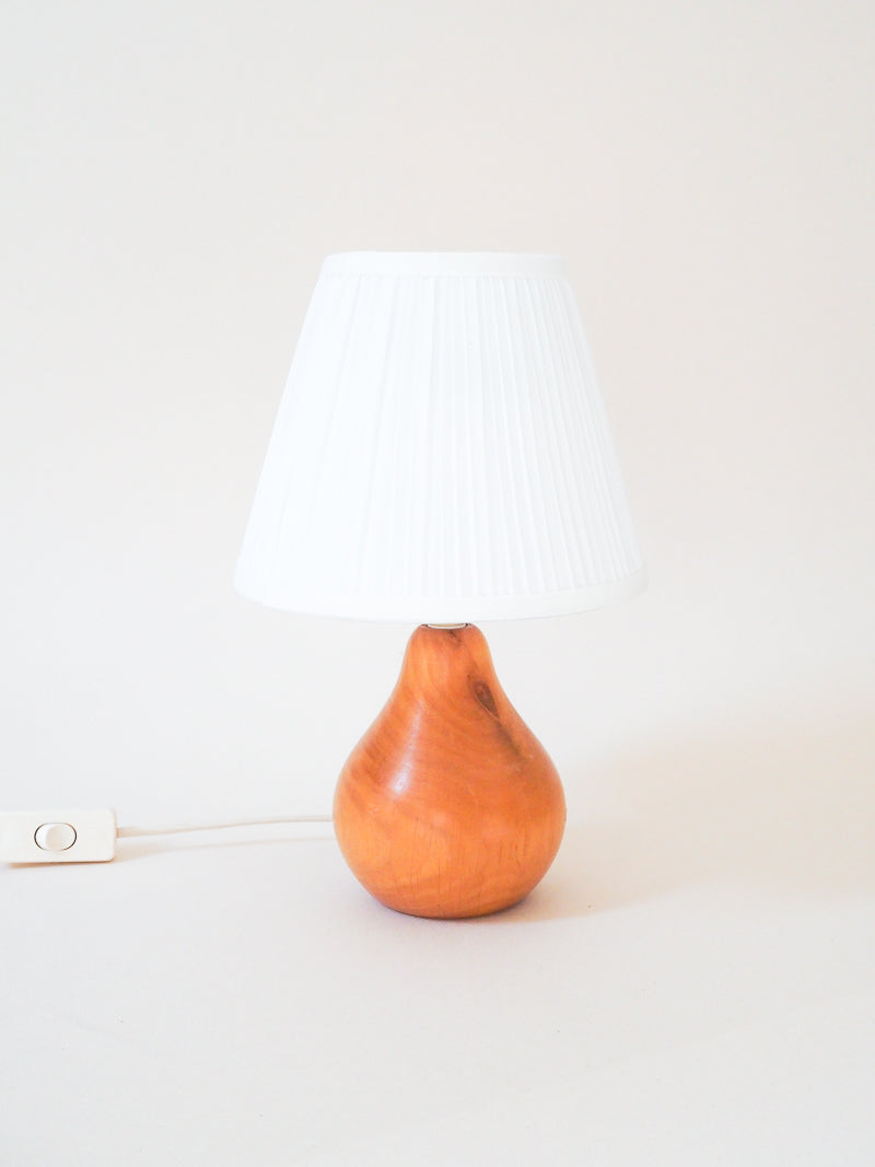 Lampe de chevet vintage Larec – Pied boule en bois forme poire