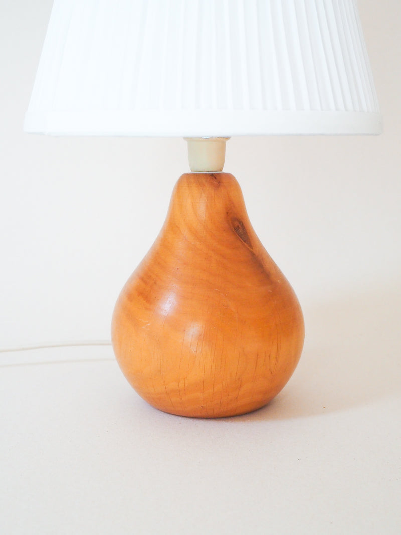 Lampe de chevet vintage Larec – Pied boule en bois forme poire