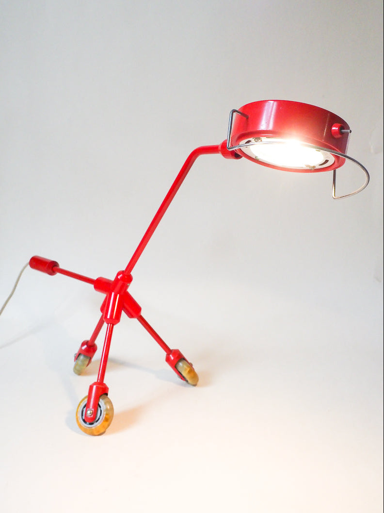 Lampe Kila sur roulettes par Harry Allen – IKEA vintage design chien