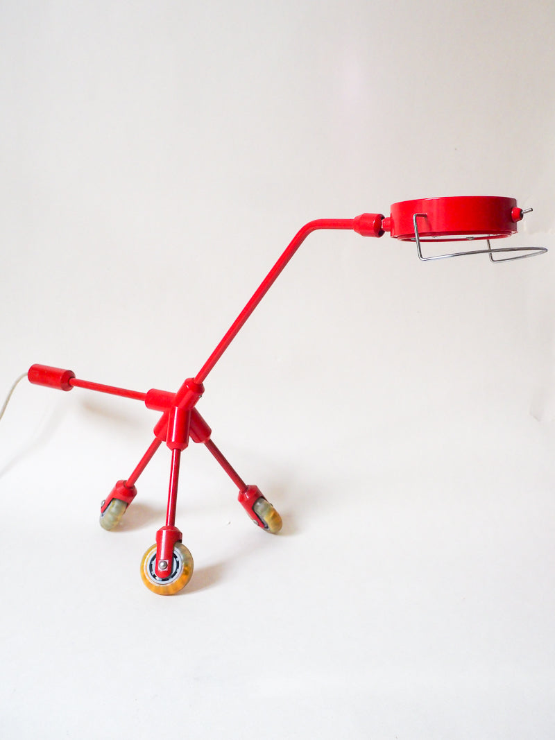 Lampe Kila sur roulettes par Harry Allen – IKEA vintage design chien