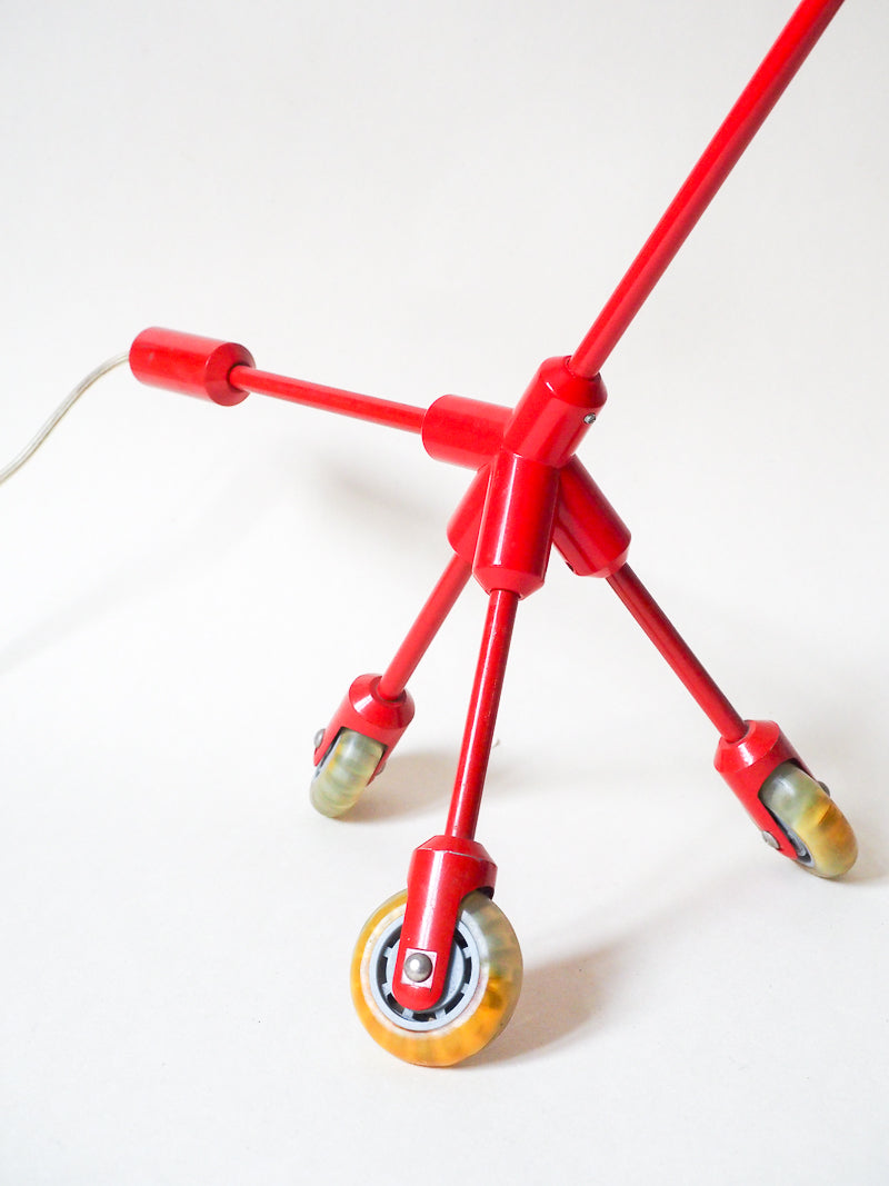 Lampe Kila sur roulettes par Harry Allen – IKEA vintage design chien