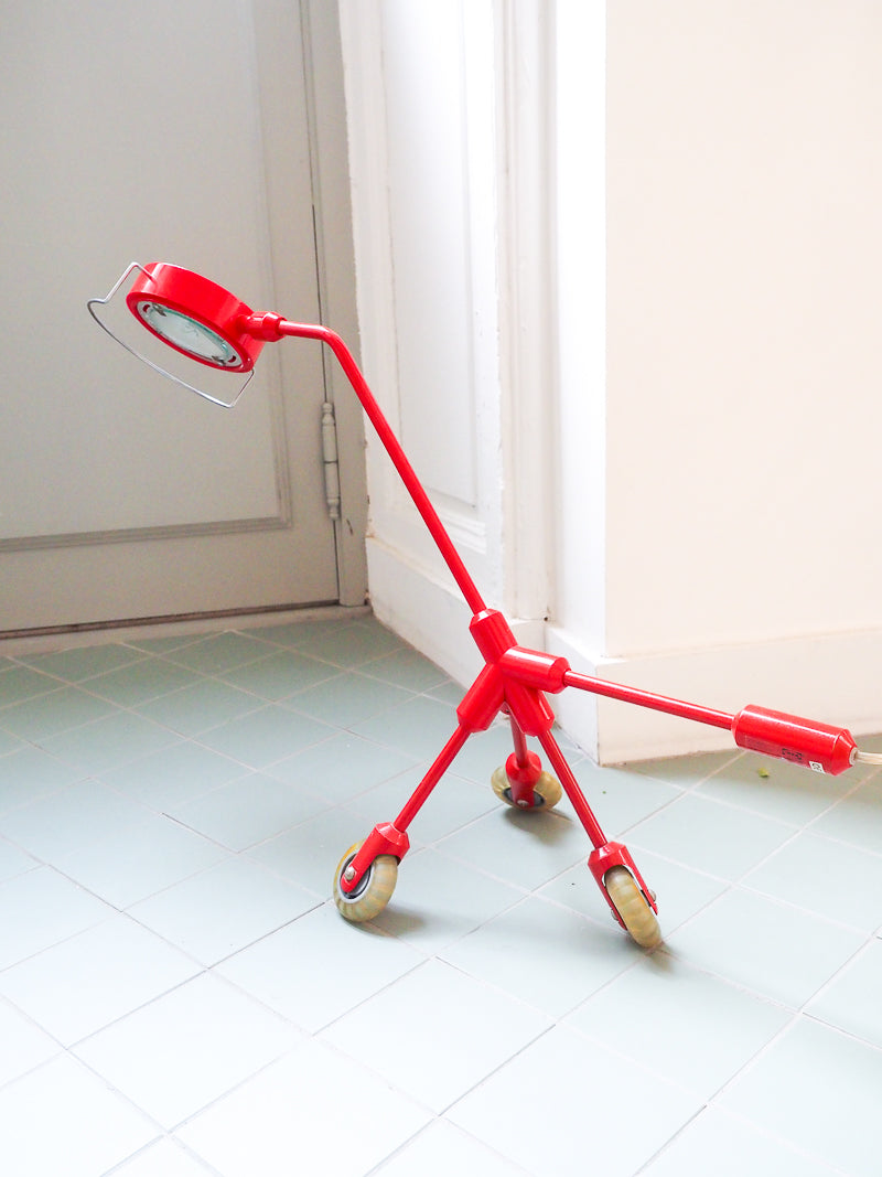 Lampe Kila sur roulettes par Harry Allen – IKEA vintage design chien