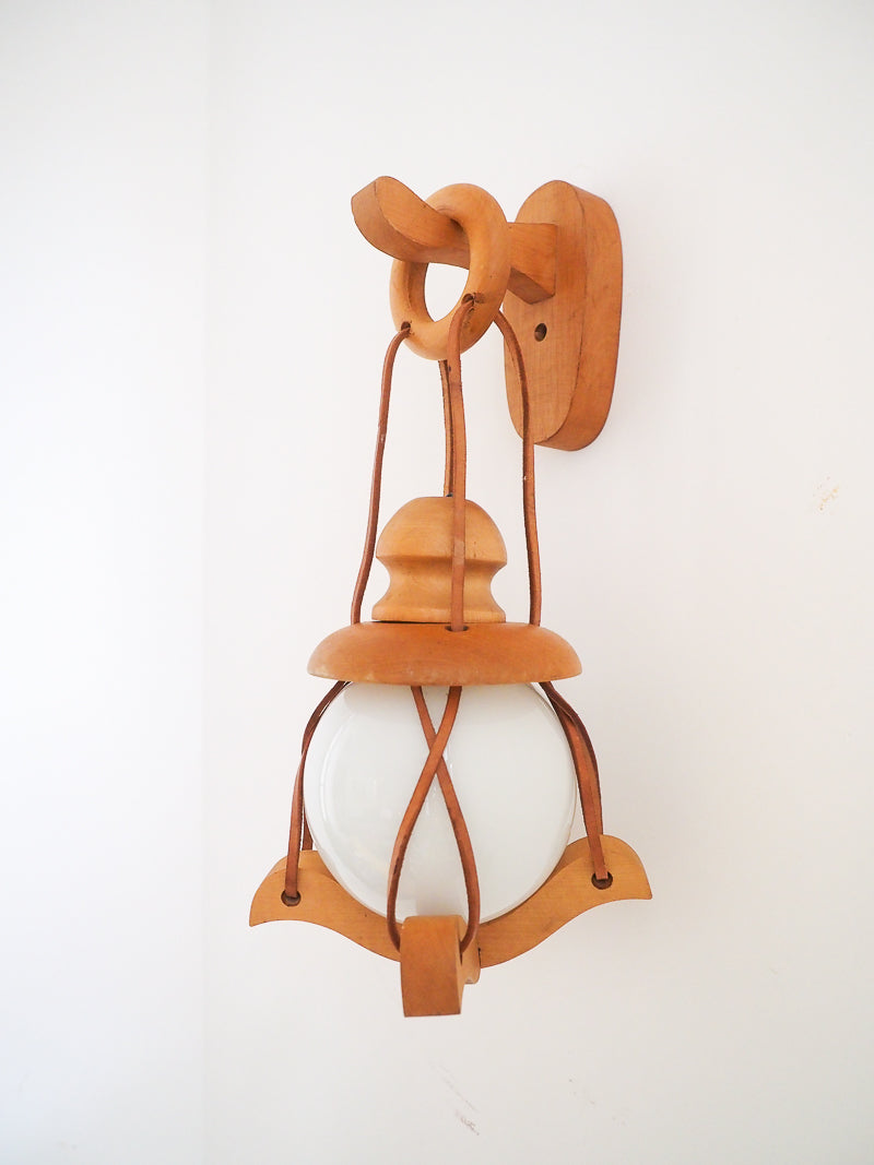 Lanterne murale vintage en bois et cuir – Style scandinave, années 60