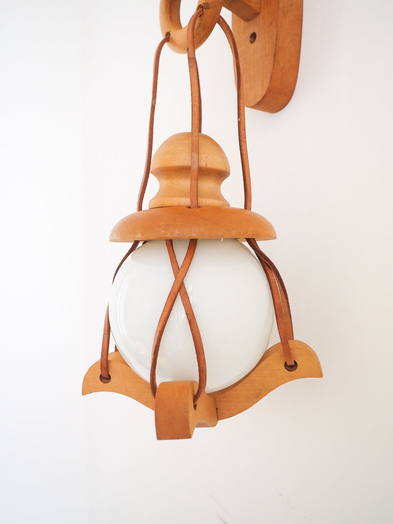 Lanterne murale vintage en bois et cuir – Style scandinave, années 60