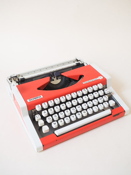 Machine à écrire vintage Olympia Traveller de Luxe  – petit modèle de voyage