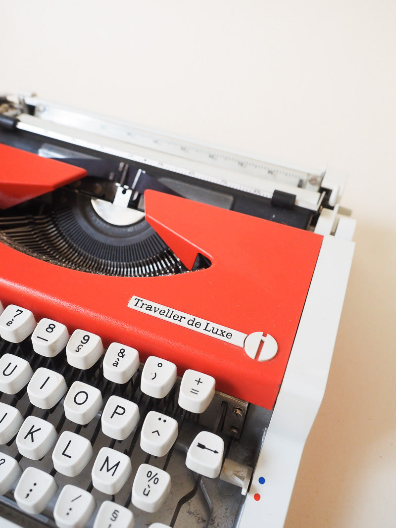 Machine à écrire vintage Olympia Traveller de Luxe  – petit modèle de voyage