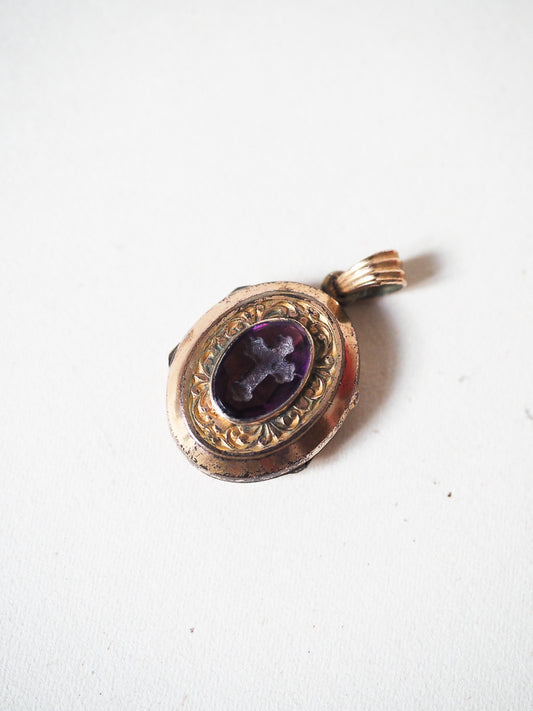Médaillon religieux ancien qui s'ouvre pour photo – Plaqué or – Cabochon violet – Objet secret