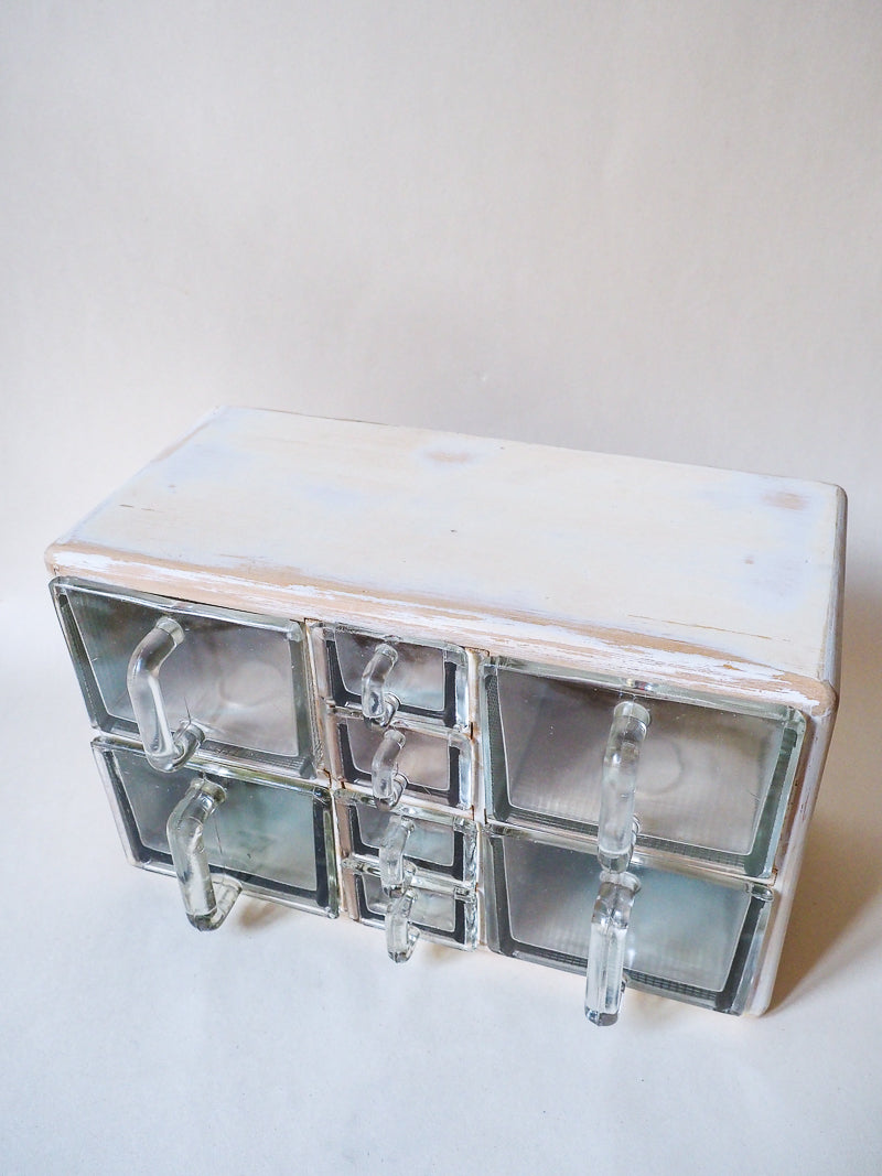 Petit meuble à épices vintage – tiroirs en verre