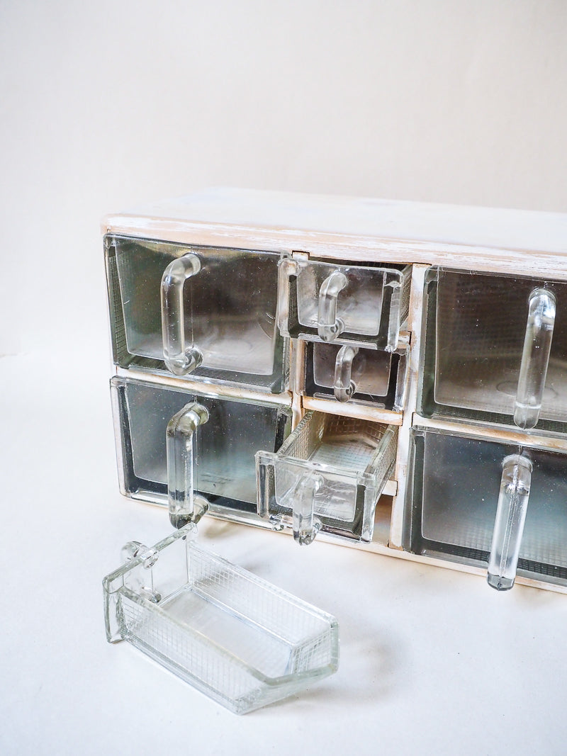 Petit meuble à épices vintage – tiroirs en verre