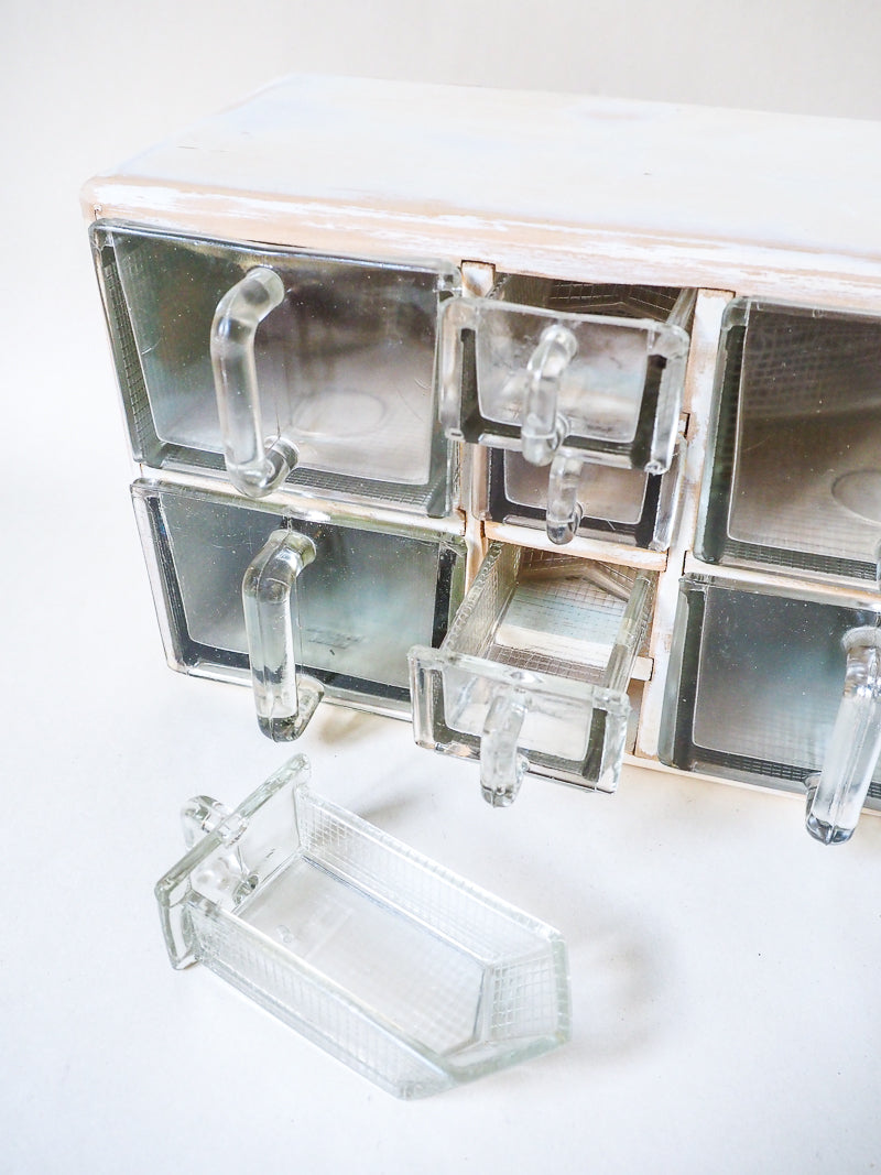 Petit meuble à épices vintage – tiroirs en verre