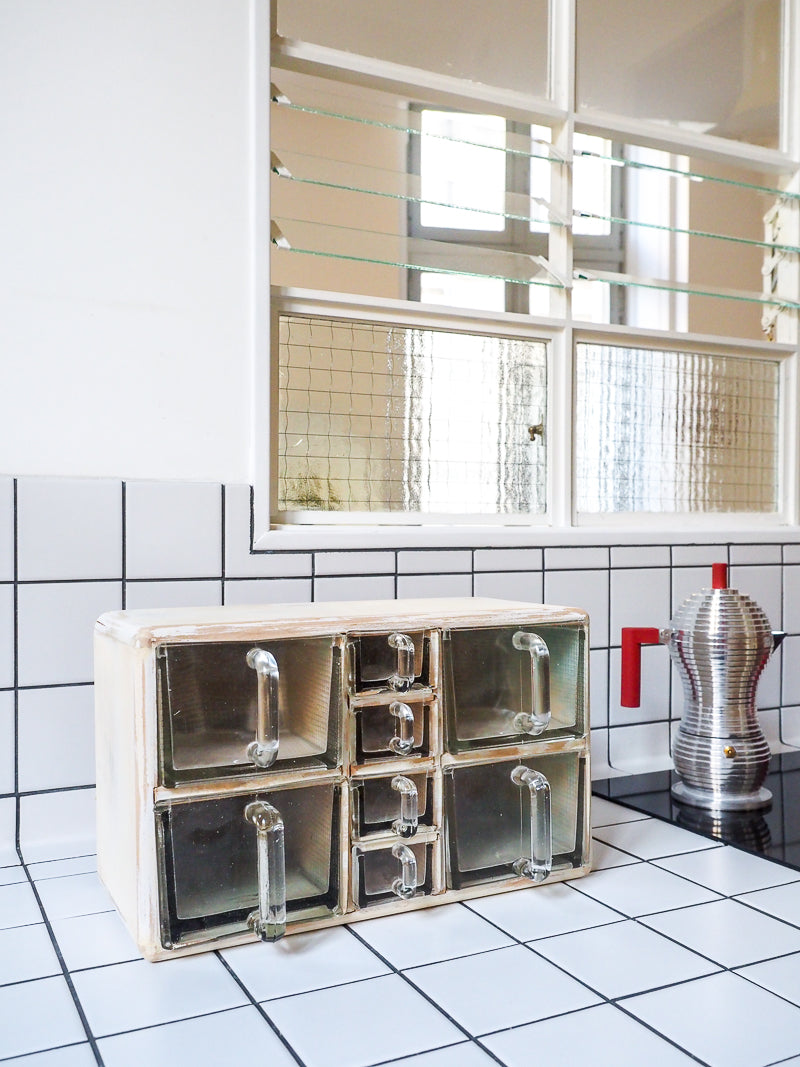 Petit meuble à épices vintage – tiroirs en verre