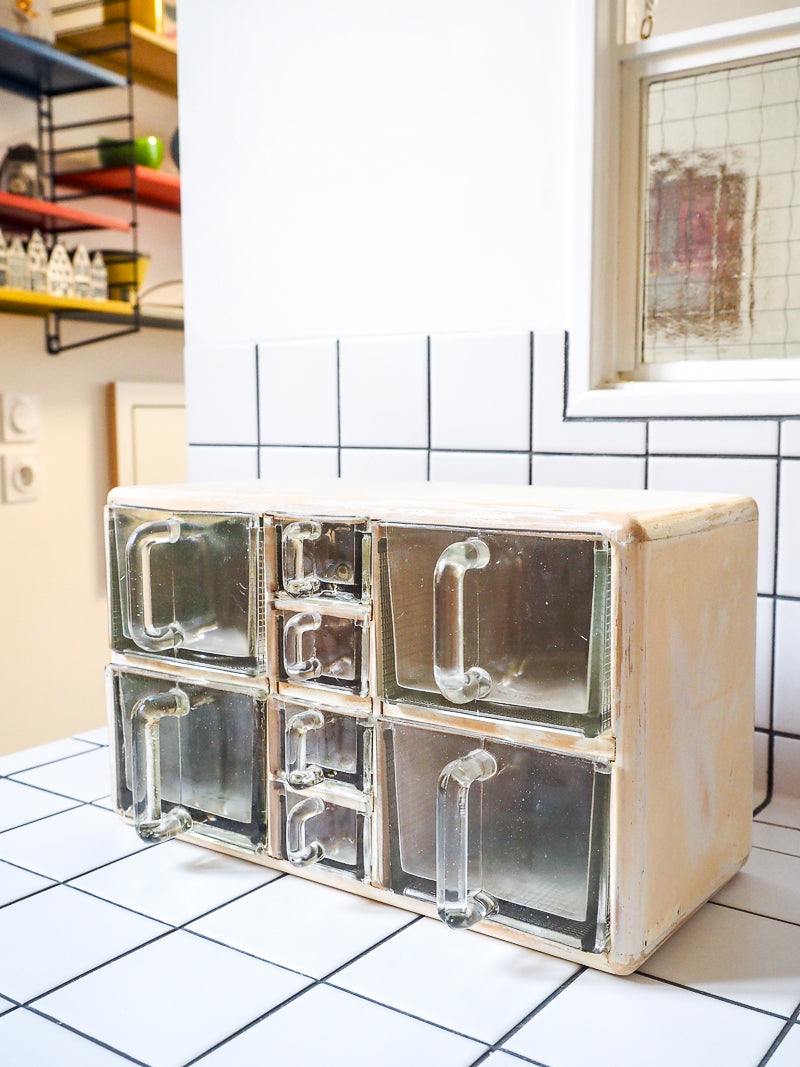 Petit meuble à épices vintage – tiroirs en verre