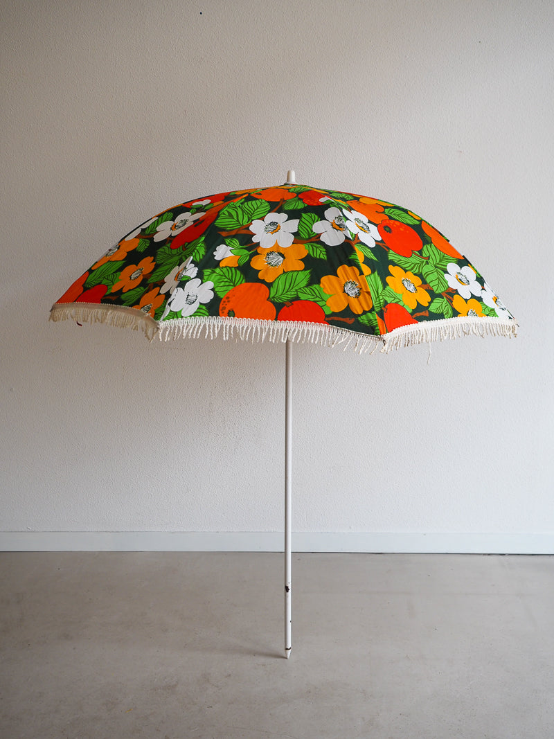 Parasol fleuri à franges vintage