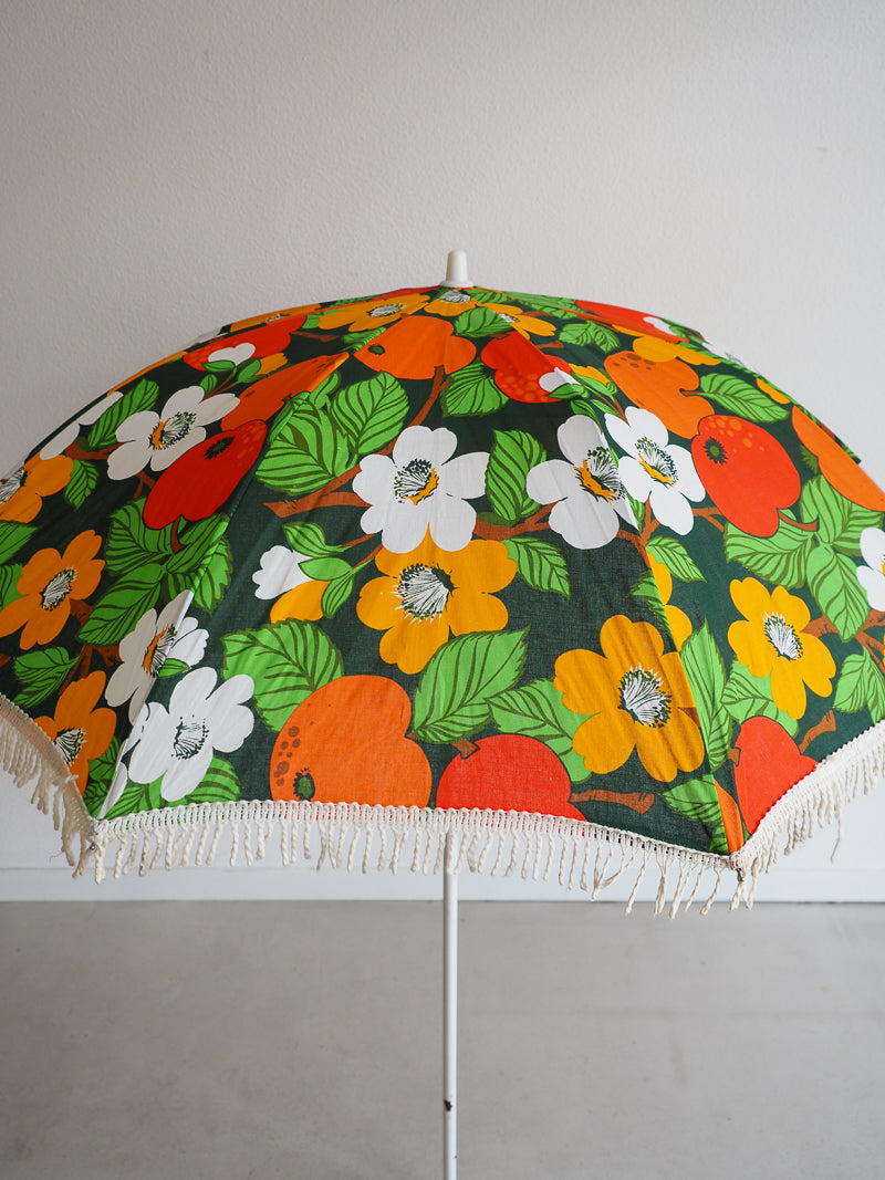 Parasol fleuri à franges vintage