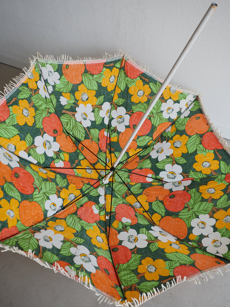 Parasol fleuri à franges vintage