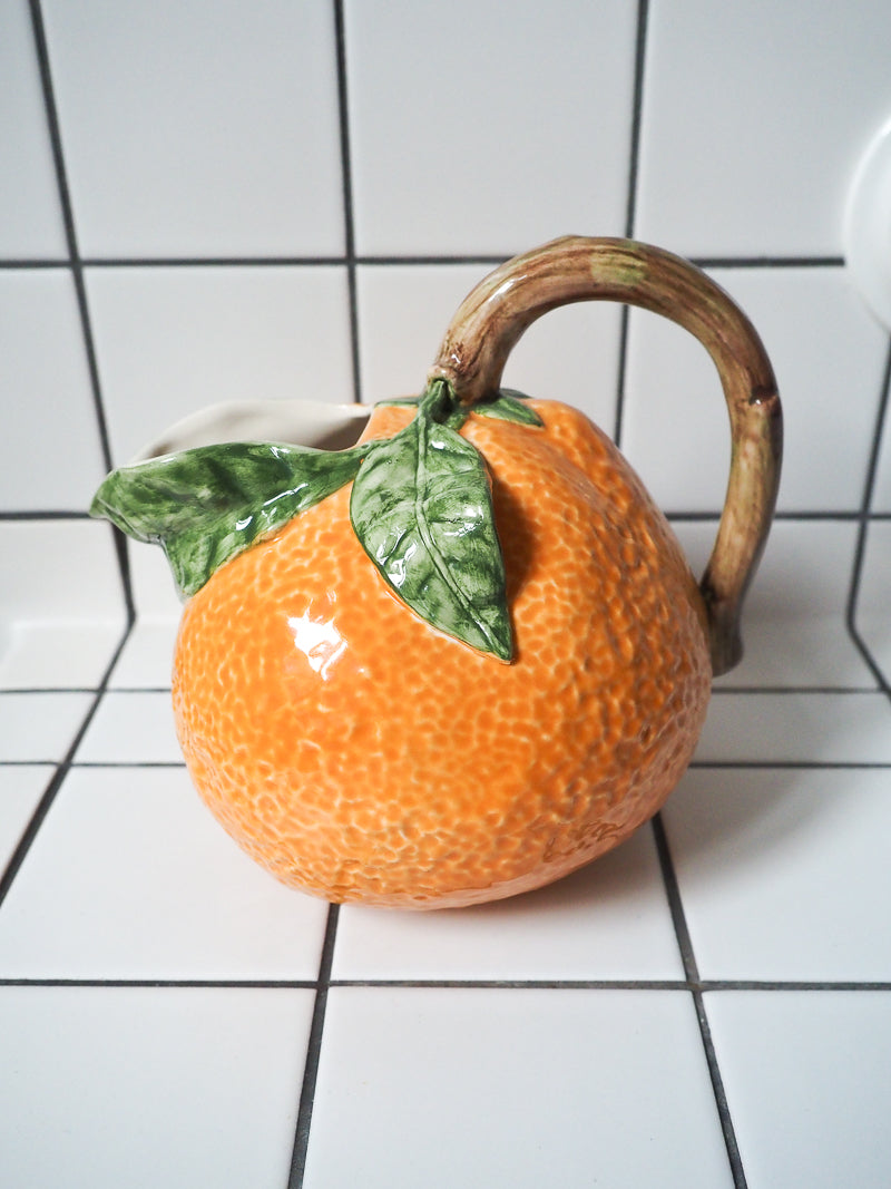 🍊 Pichet en barbotine – Forme d’orange – Contenance 1 litre