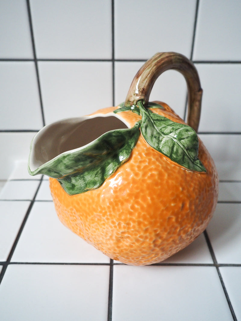 🍊 Pichet en barbotine – Forme d’orange – Contenance 1 litre