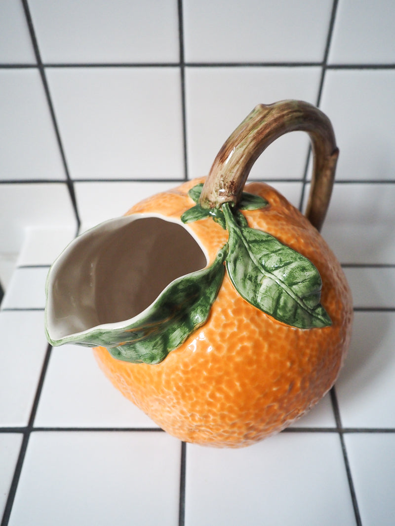 🍊 Pichet en barbotine – Forme d’orange – Contenance 1 litre