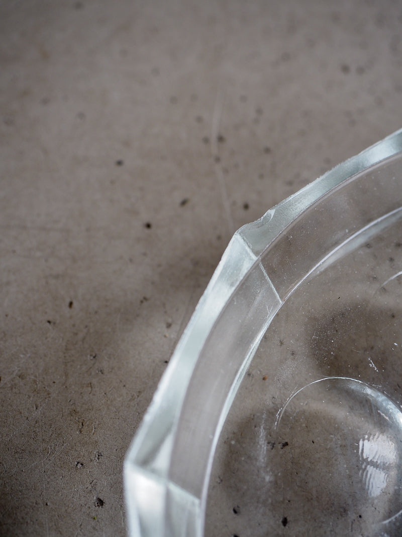 Cloche à fromage en verre avec plateau