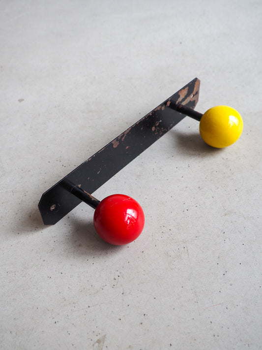 Porte-manteau patère en métal 2 boules en bois couleur