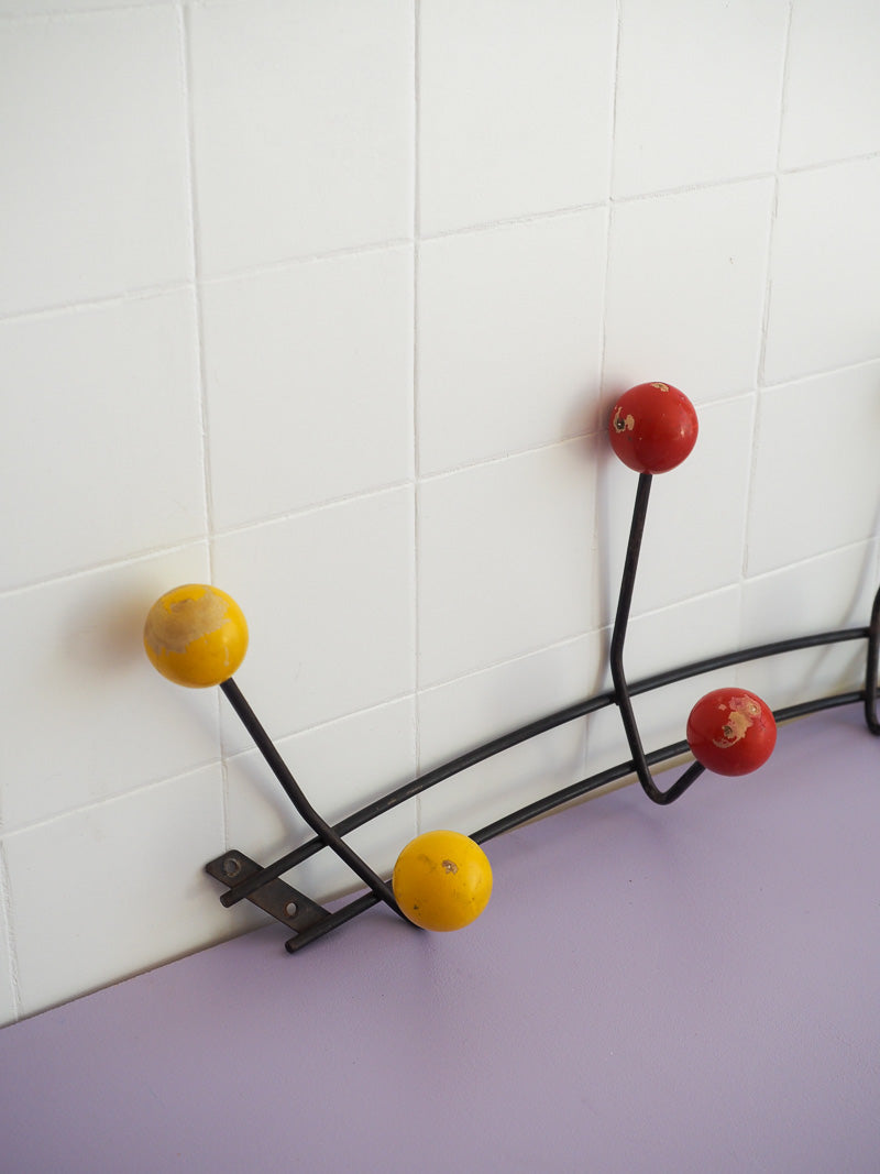 Porte-manteau boules de couleurs en bois