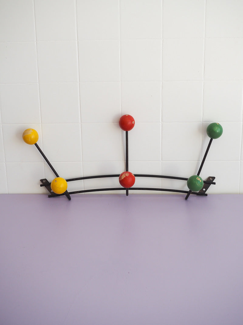 Porte-manteau boules de couleurs en bois