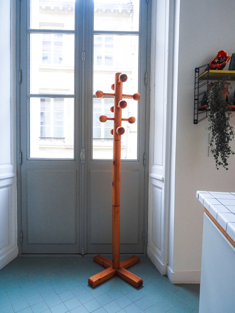 Porte-manteau pin style Charlotte Perriand "les arcs"