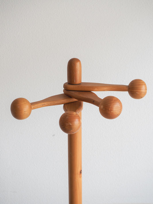 Porte-manteau spoutnik en bois brutaliste