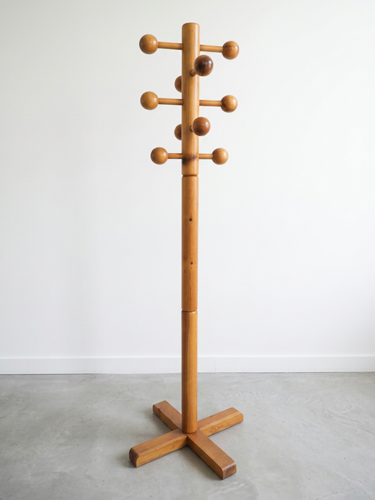 Porte-manteau pin style Charlotte Perriand "les arcs"