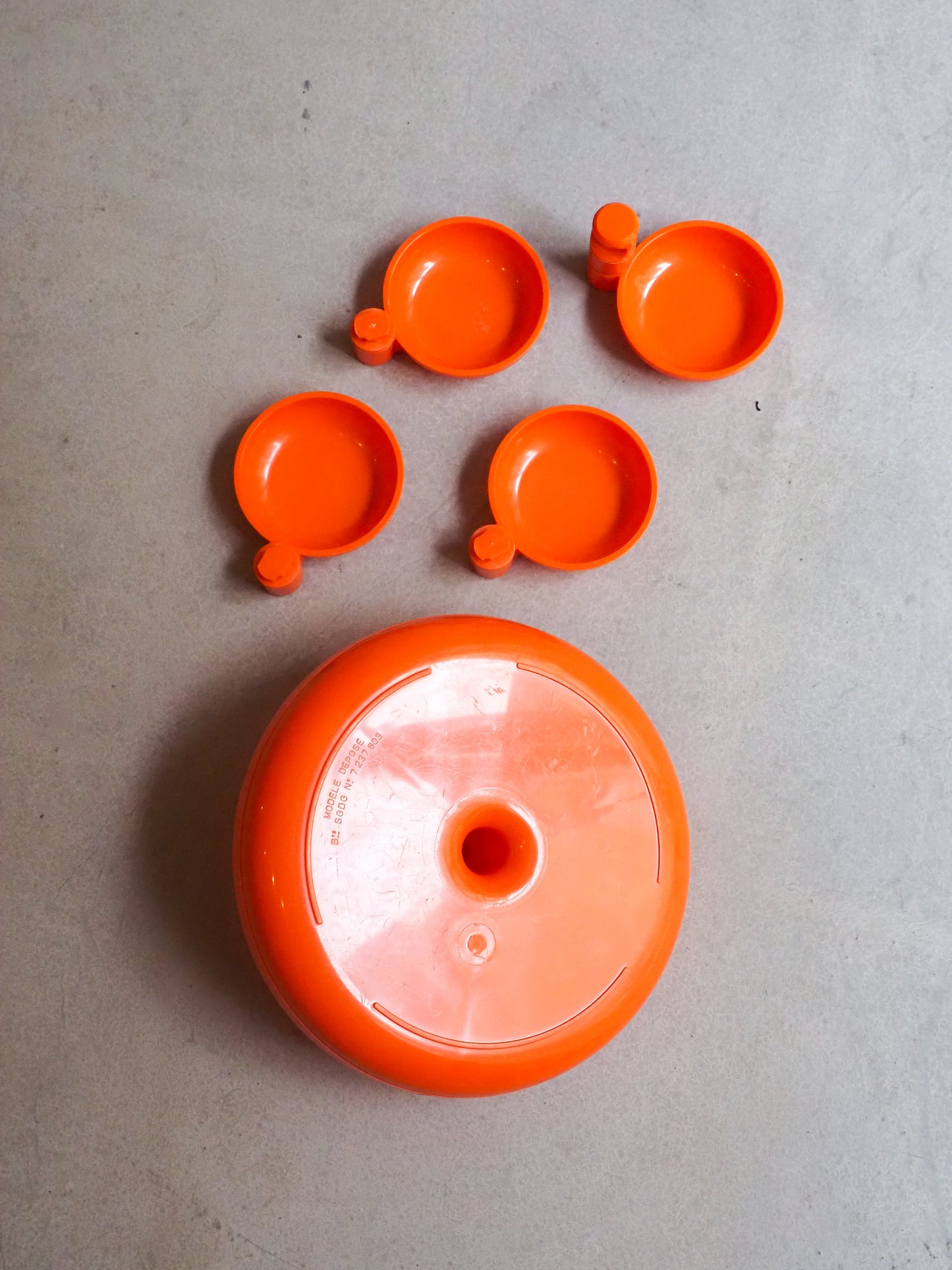 Serviteur / Présentoir à apéritifs en plastique Orange – Modulable